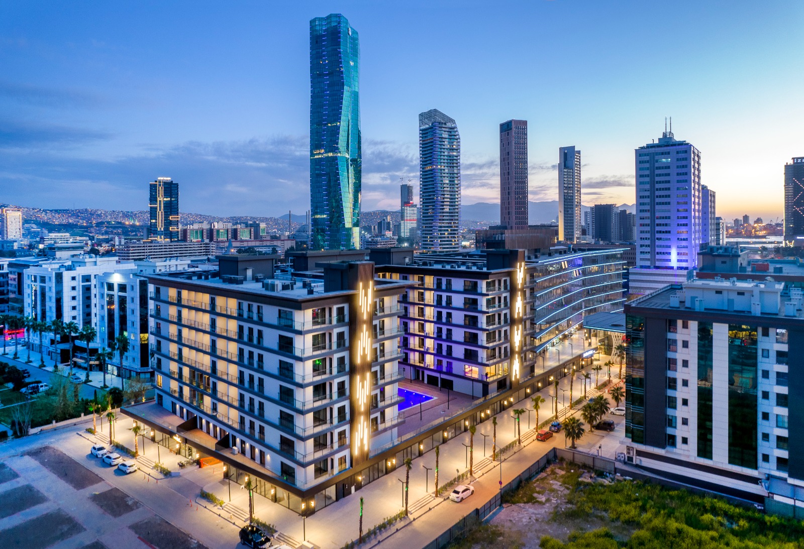 <img data-src="https://avcilarinsaat.com.tr/wp-content/uploads/2022/07/avcilar-exclusive-bayrakli-logo-photo-2x.png">